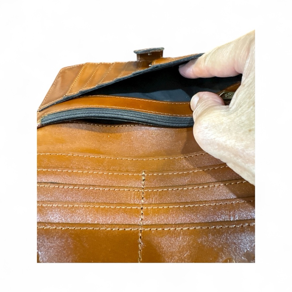 NWOT Patricia Nash Butterfly Leather Wristlet style P581498 - Picture 7 of 12